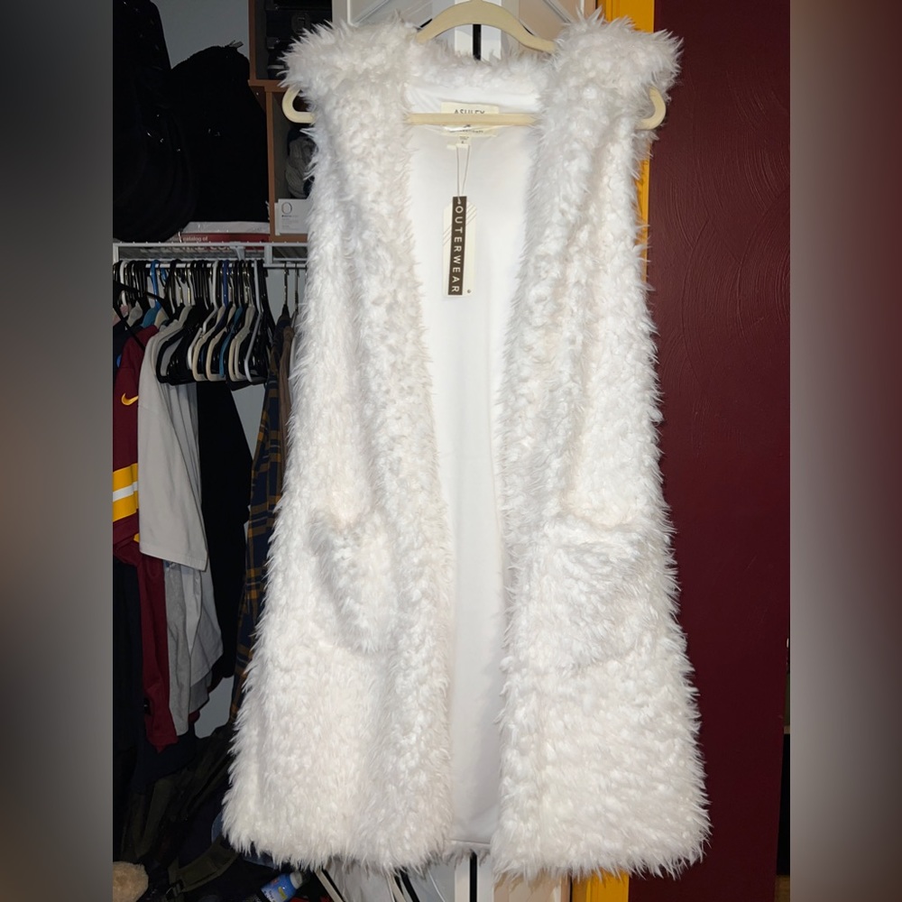 BRAND NEW L Ashley by 26 International Fur Hooded Vest